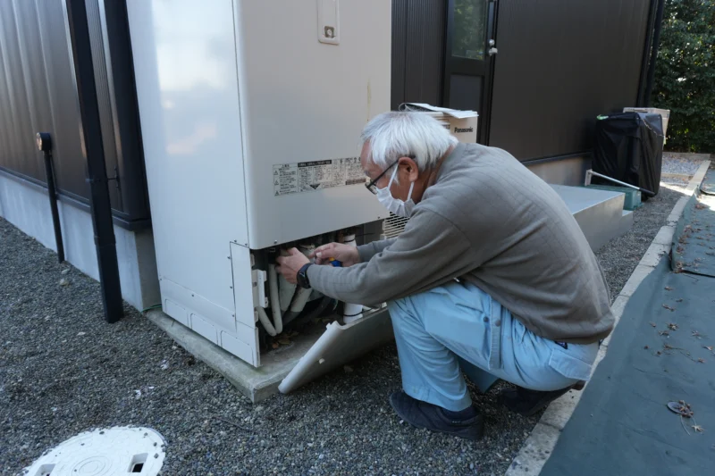 エコキュート確認中の写真